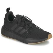 Lage Sneakers adidas SWIFT RUN 23