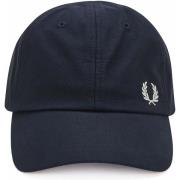 Pet Fred Perry -