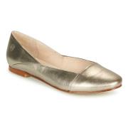 Ballerina's Casual Attitude TOBALO