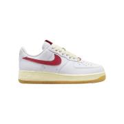 Sneakers Nike Wmns Air Force 1 '07 'Summit White University Red'