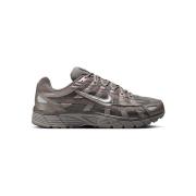 Sneakers Nike P-6000 Cave Stone Medium Ash Flat Pewter Metallic Silver