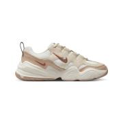Lage Sneakers Nike Tech Hera