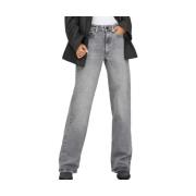 Straight Jeans Only -