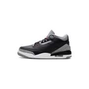 Hoge Sneakers Nike 3 Retro OG Black Cement (2024)