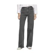 Straight Jeans Only -