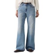 Flared/Bootcut Levis Loose Boot