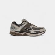 Lage Sneakers Nike Zoom Vomero 5 College Grey Cave Stone