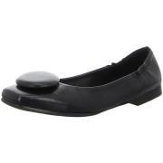 Ballerina's Rebecca White -