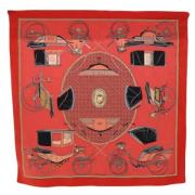 Pre-owned Silk scarves Hermès Vintage , Red , Dames