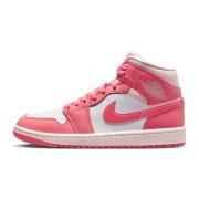 Aardbeien En Room Mid Sneakers Jordan , Pink , Dames