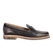 Zwarte leren platte schoenen met vintage afwerking Golden Goose , Blac...