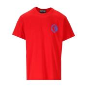 Luxe V-Emblem Rood T-Shirt voor Heren Versace Jeans Couture , Red , He...