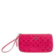 Pre-owned Nylon clutches Coach Pre-owned , Pink , Dames