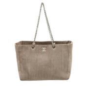 Pre-owned Suede totes Chanel Vintage , Gray , Dames