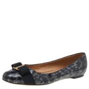 Pre-owned Leather flats Salvatore Ferragamo Pre-owned , Black , Dames