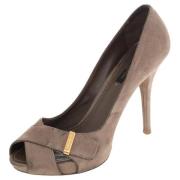 Pre-owned Suede heels Louis Vuitton Vintage , Beige , Dames