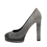 Pre-owned Suede heels Chanel Vintage , Gray , Dames