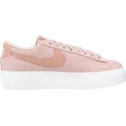 Blazer Low Platform Sneakers Nike , Pink , Dames