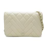 Pre-owned Leather crossbody-bags Chanel Vintage , White , Dames