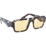 Stijlvolle UV-beschermende zonnebril Prada , Brown , Dames