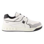 Stijlvolle Leren Sneakers Grijs Wit Valentino Garavani , Gray , Heren