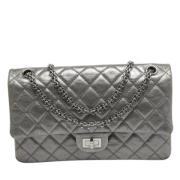 Pre-owned Leather chanel-bags Chanel Vintage , Gray , Dames