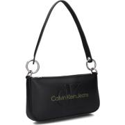 Sculpted Shoulder Pouch25 Zwarte Tas Calvin Klein , Black , Dames