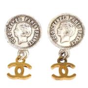 Pre-owned Metal earrings Chanel Vintage , Gray , Dames