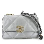 Pre-owned Leather shoulder-bags Chanel Vintage , Gray , Dames