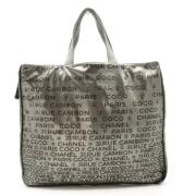 Pre-owned Nylon shoulder-bags Chanel Vintage , Gray , Dames