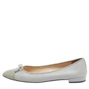 Pre-owned Leather flats Prada Vintage , Gray , Dames