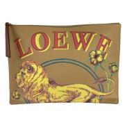 Pre-owned Leather clutches Loewe Pre-owned , Brown , Dames