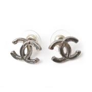 Pre-owned Metal earrings Chanel Vintage , Gray , Dames