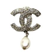 Pre-owned Metal brooches Chanel Vintage , Gray , Dames