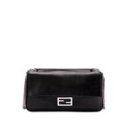 Zwarte leren schoudertas met zilveren hardware Fendi , Black , Dames