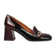 Glanzende leren pumps met kettingdetail Chie Mihara , Black , Dames