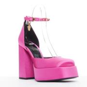 Pre-owned Satin heels Versace Pre-owned , Pink , Dames