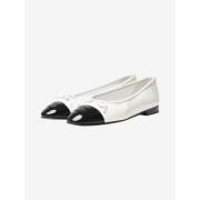 Pre-owned Leather flats Chanel Vintage , White , Dames