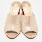 Pre-owned Suede sandals Christian Louboutin Pre-owned , Beige , Dames