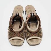 Pre-owned Fabric sandals Fendi Vintage , Beige , Dames