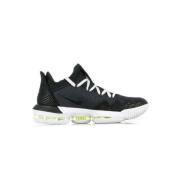 Lage Basketbalschoen in Zwart/Wit/Volt Nike , Black , Heren