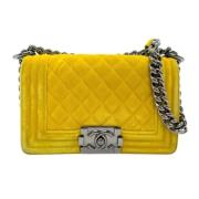 Pre-owned Velvet shoulder-bags Chanel Vintage , Yellow , Dames