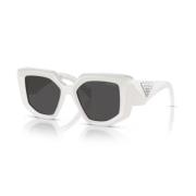 Stijlvolle zonnebril voor elke outfit Prada , White , Unisex