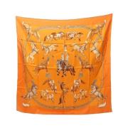 Pre-owned Silk scarves Hermès Vintage , Orange , Dames