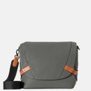 Aunts and Uncles Japan Sendai schoudertas gravity grey