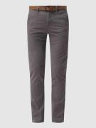 Slim fit chino met riem