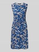 Knielange jurk met all-over motief, model 'EMBLEMA'