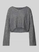 Korte gebreide pullover met V-hals, model 'NINA'