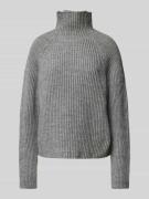 Gebreide pullover met opstaande kraag, model 'SARWEN'