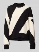 Gebreide pullover met ribboorden, model 'SADNAA'